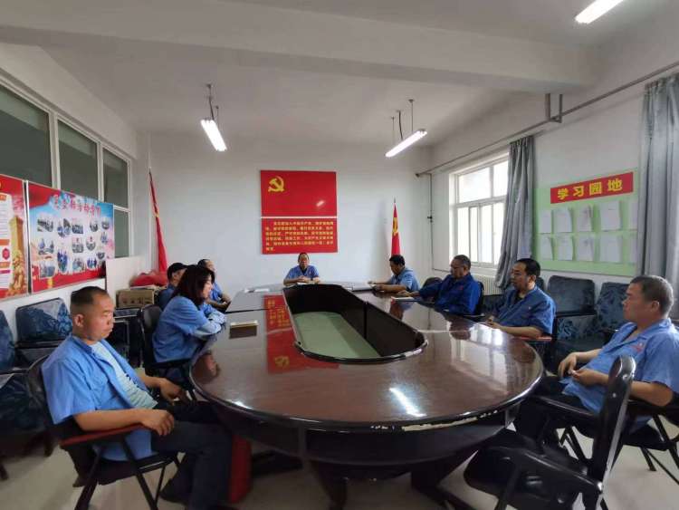 運(yùn)輸采供黨支部召開(kāi)黨員大會(huì)，組織主題教育集中學(xué)習(xí)。